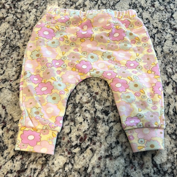 Jessica Simpson Baby Set - Picture 9 of 11